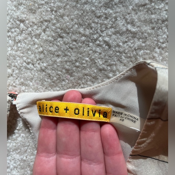 Alice + Olivia silk dress! Size XS but could definitely fit a size S or even M. - Picture 3 of 4